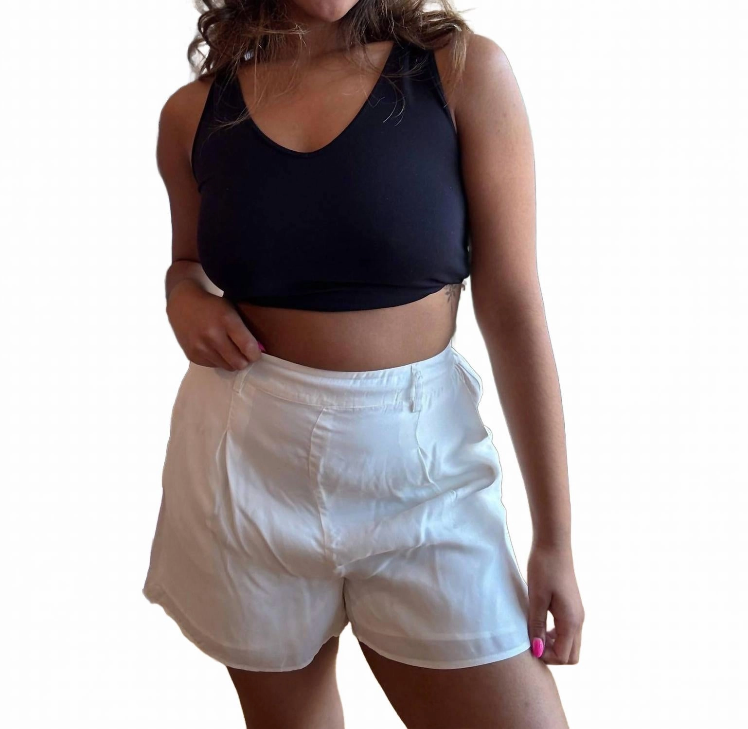 Coastal Crew Pleated Shorts In White Eco Friendly Fabric