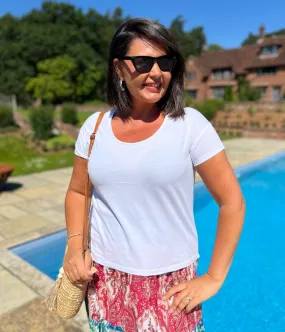 Fray Resistant Edges Comfortable Style White Basic Scoop Neck Tee