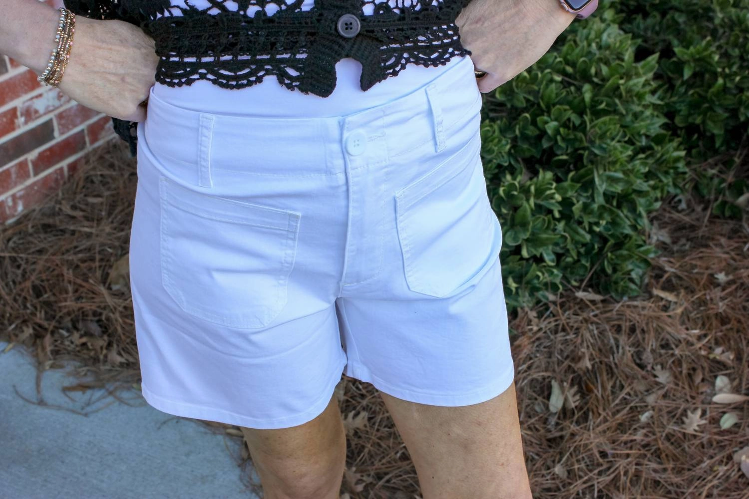 Women's Front Patch Pocket Short In White Chic Look Hypoallergenic fabric