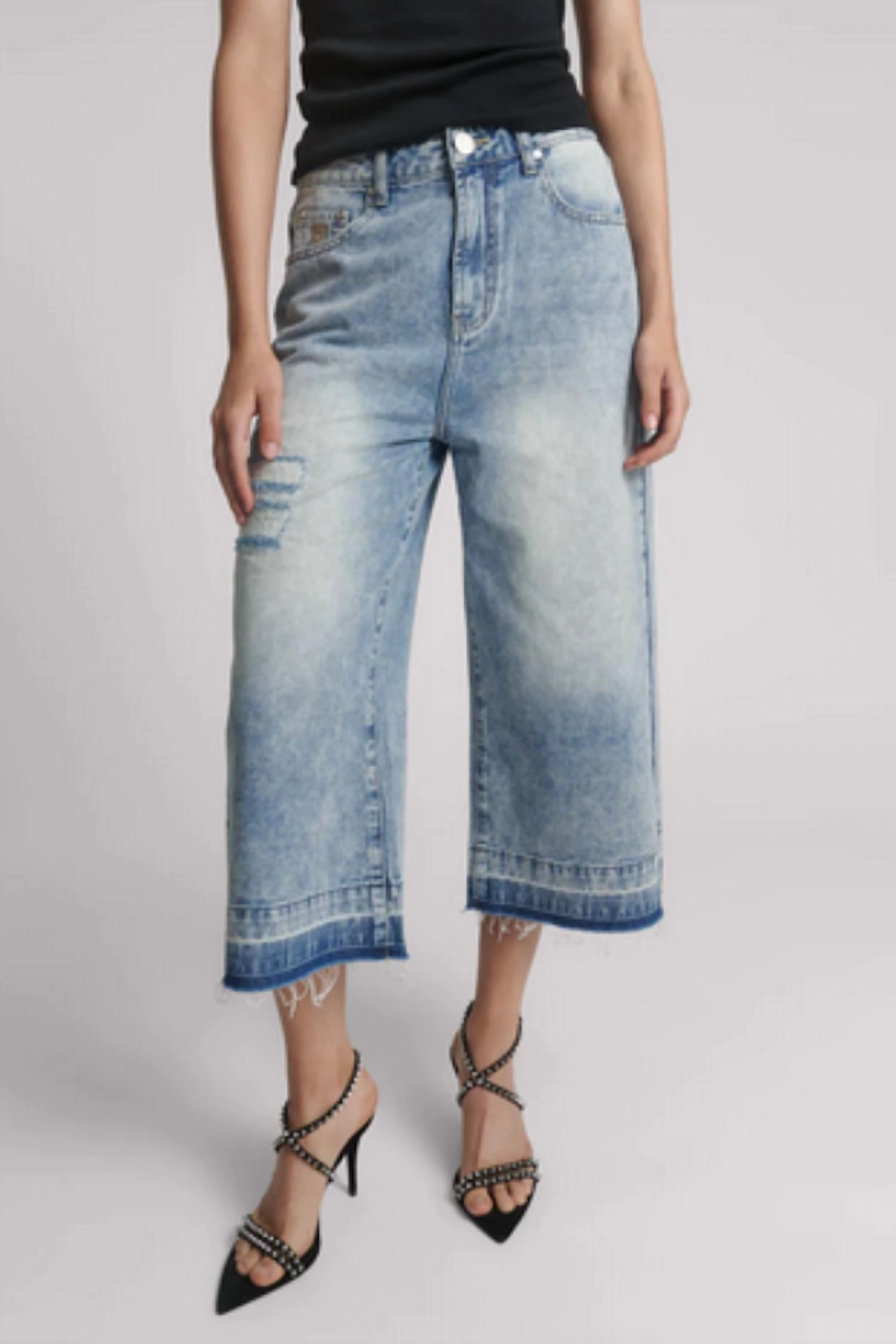 Tapered leg Relaxed Vibe Women's Mid Waist Long Short In Blue