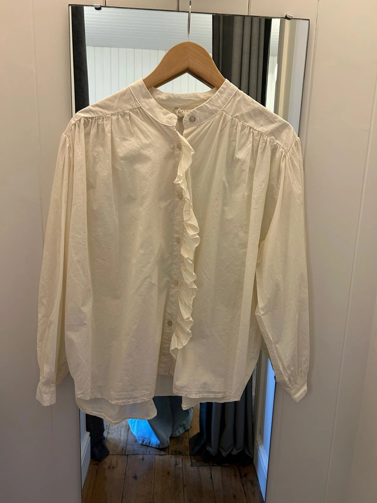 Hidden Ventilation Zones Ergonomic Cut Y 5231 Blouse - Ecru